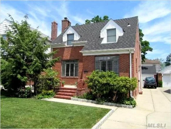 1,111 sq.ft. Single family home, Whitestone, New York